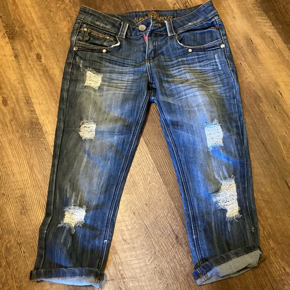 Almost Famous denim capris